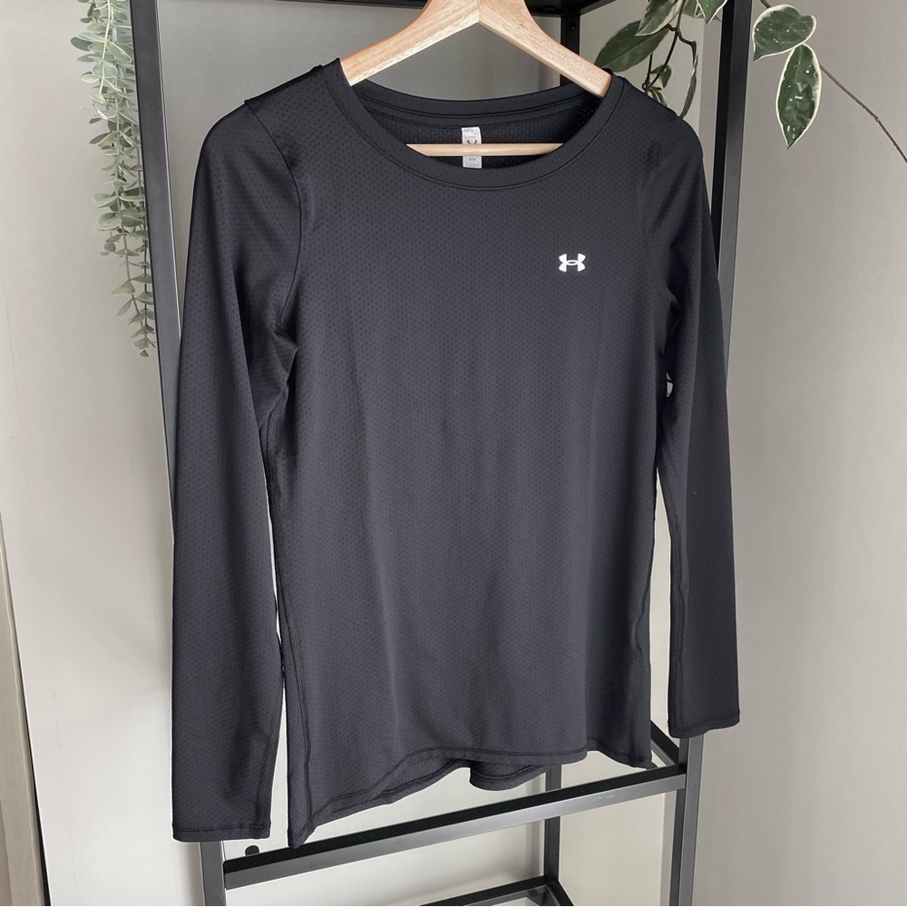 NWT Under Armour Lightweight Long Sleeve Athletic Tee